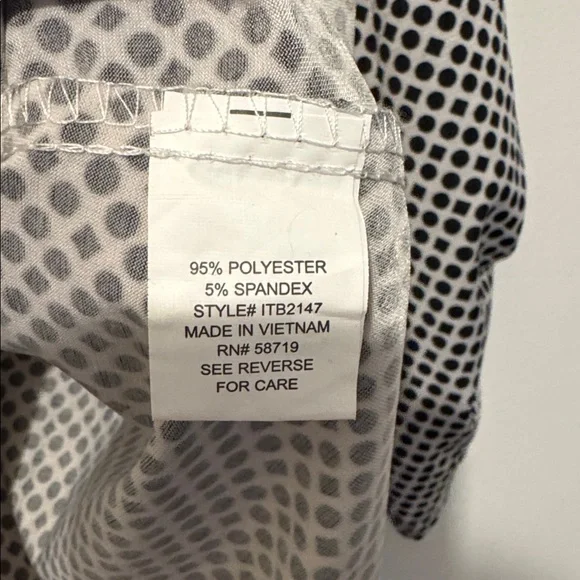 Women’s NY Collection Black and White Patterned Blouse - Picture 6 of 7